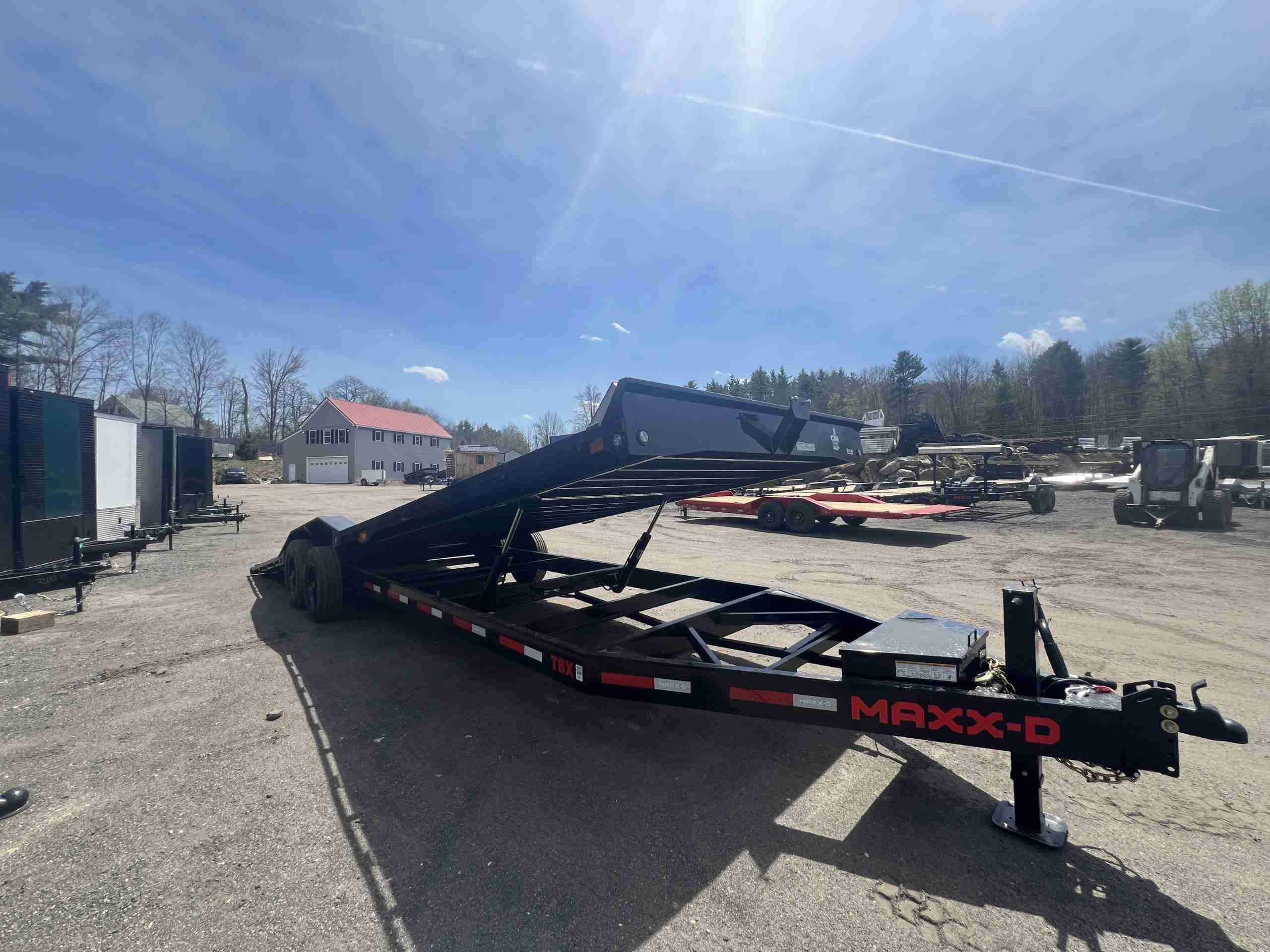 2027 MAXX-D 102X28 T8X 16K POWER TILT EQUIPMENT TRAILER - Image 11