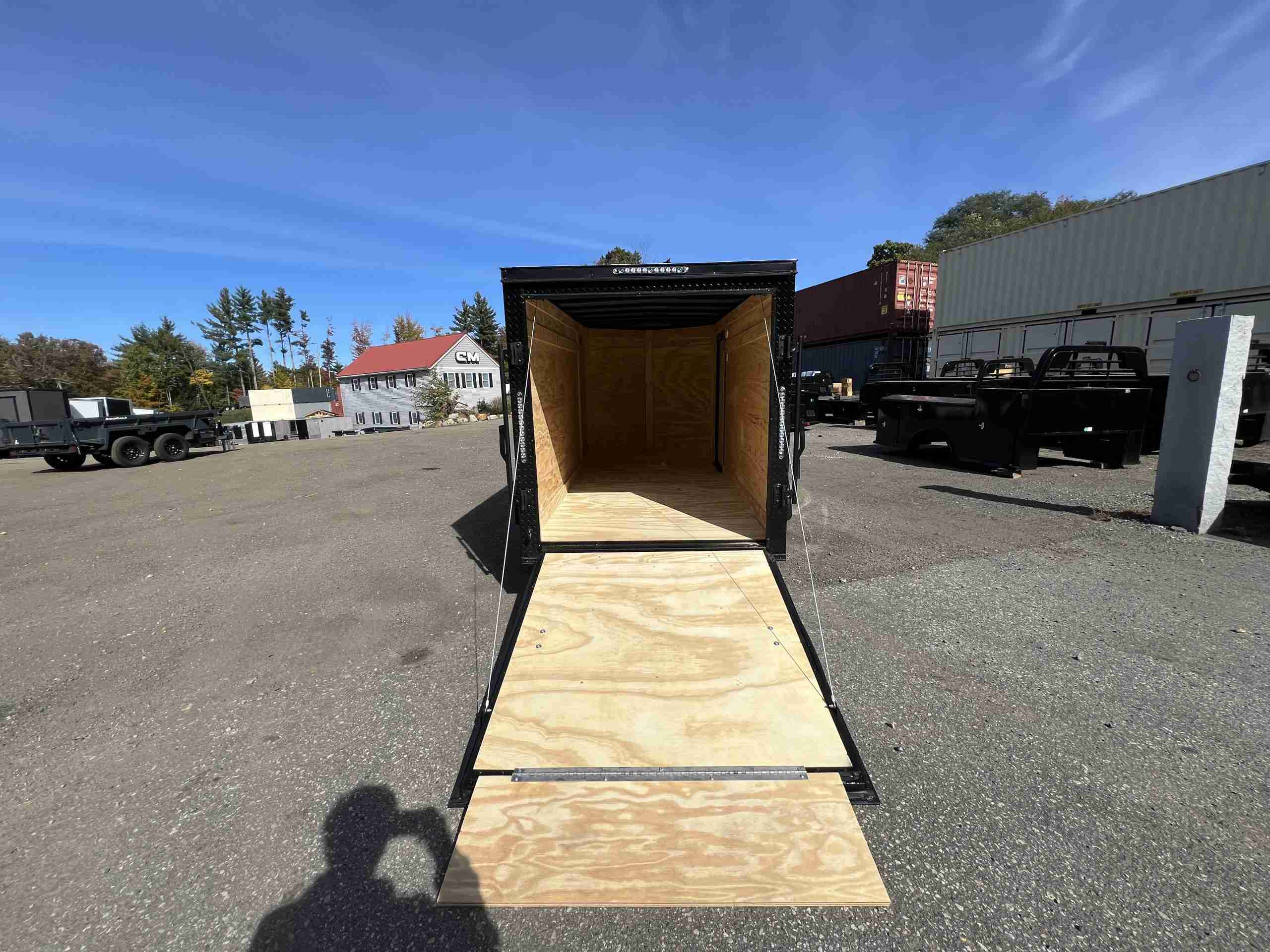 2027 DIAMOND Cargo 5X10 BLACKOUT PKG Enclosed Trailer - Image 11