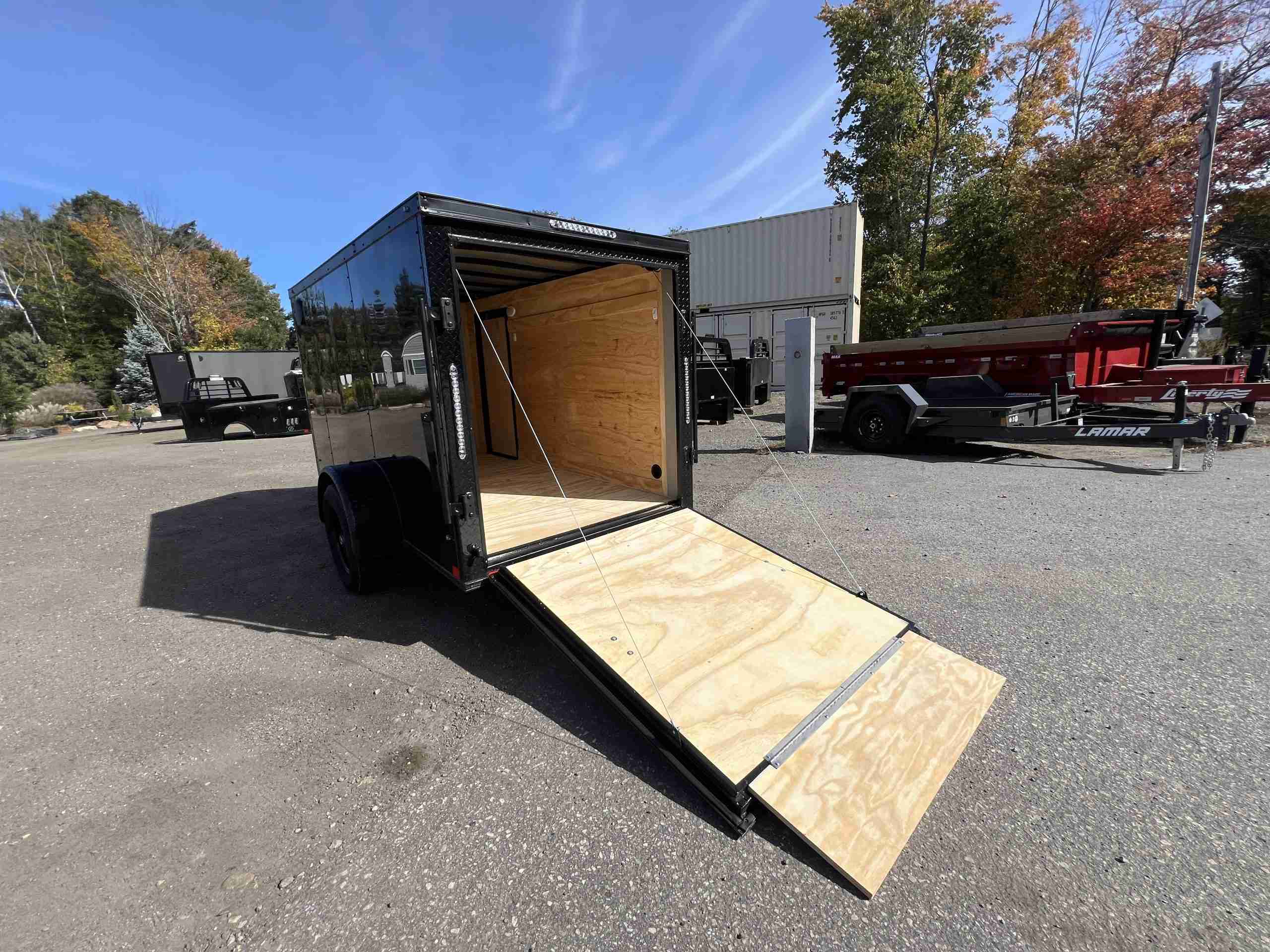2027 DIAMOND Cargo 5X10 BLACKOUT PKG Enclosed Trailer - Image 12
