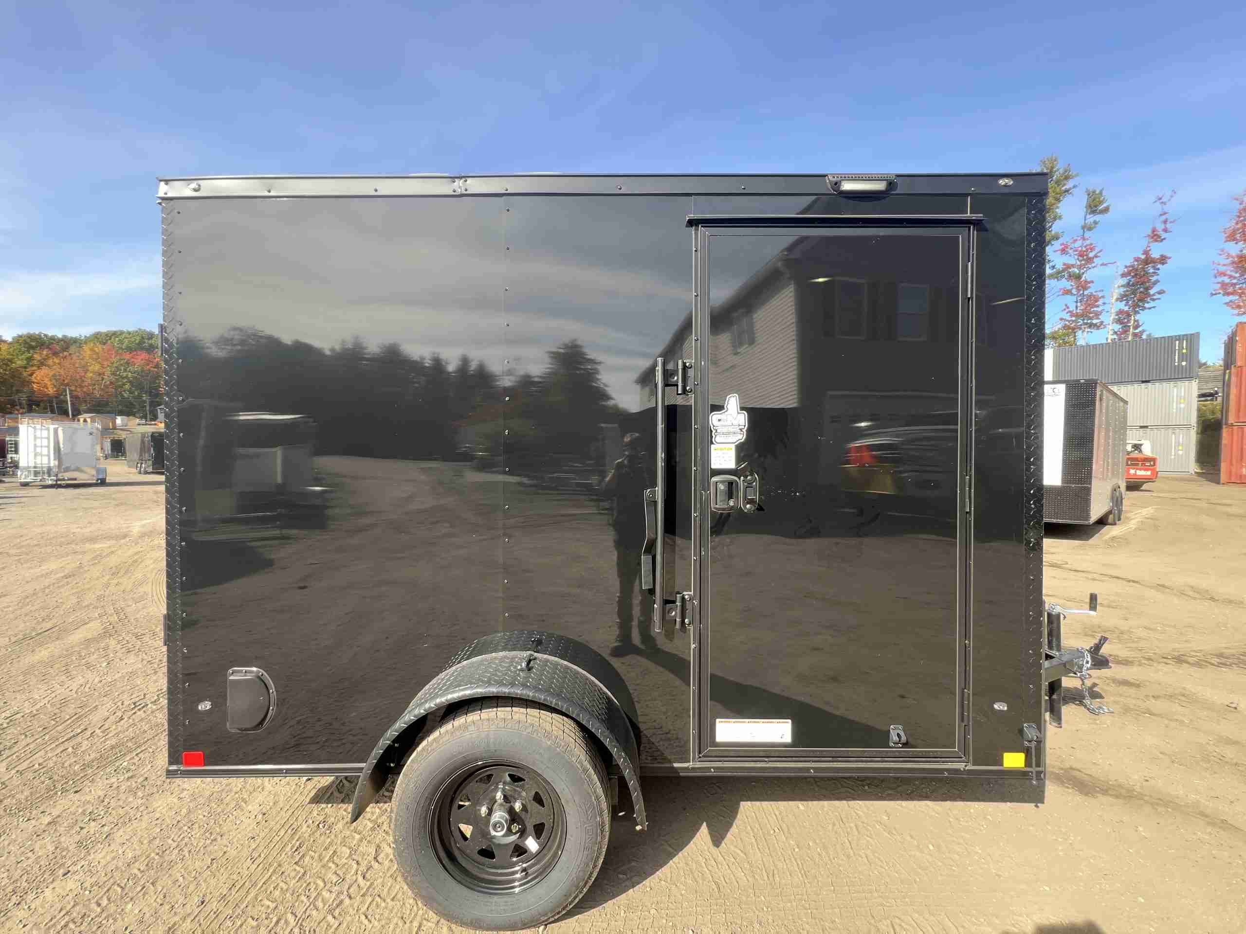 2027 DIAMOND CARGO 6X10 BLACK OUT PACKAGE W/ EXTRA HEIGHT - Image 2