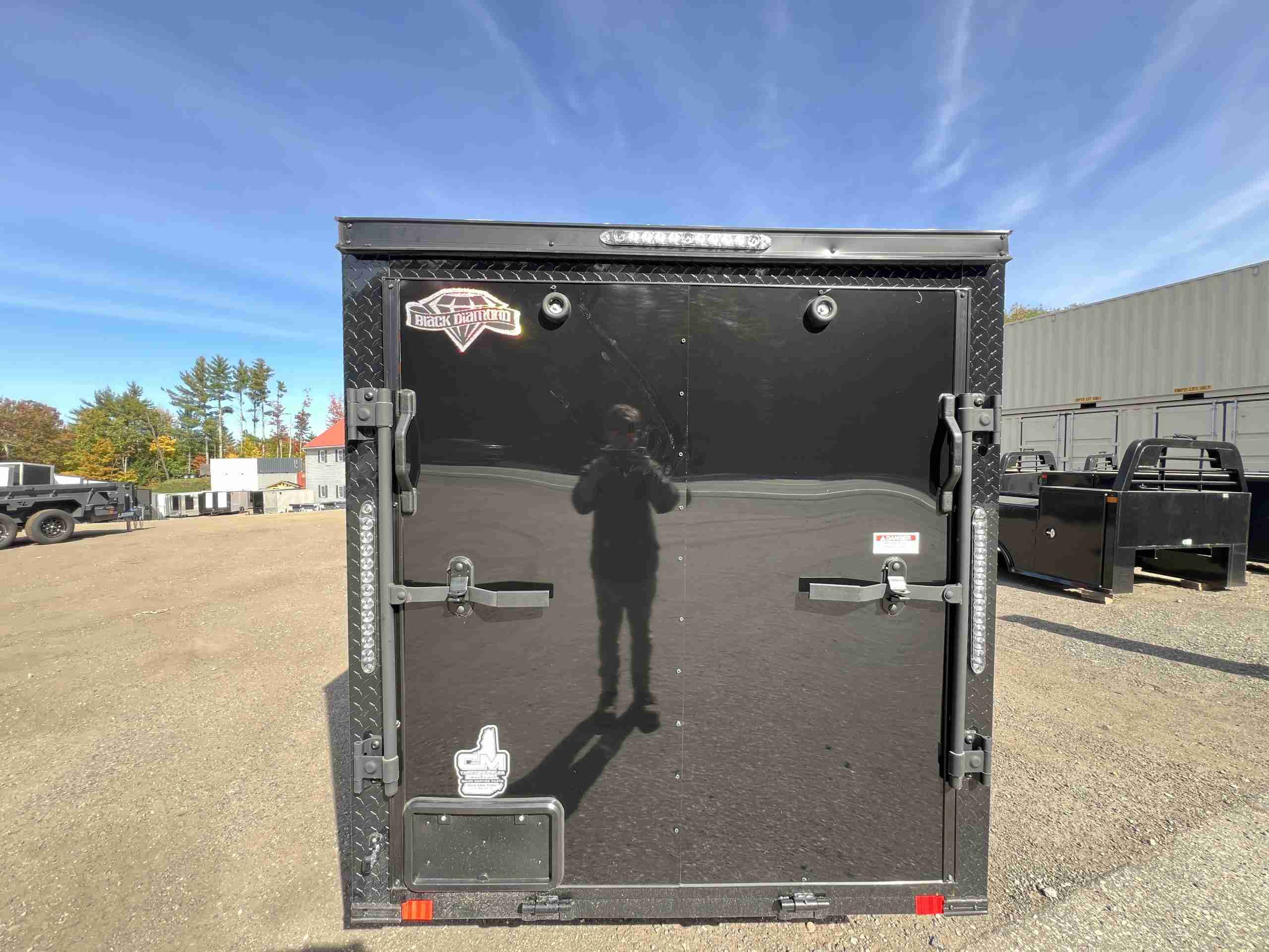 2027 DIAMOND Cargo 5X10 BLACKOUT PKG Enclosed Trailer - Image 5
