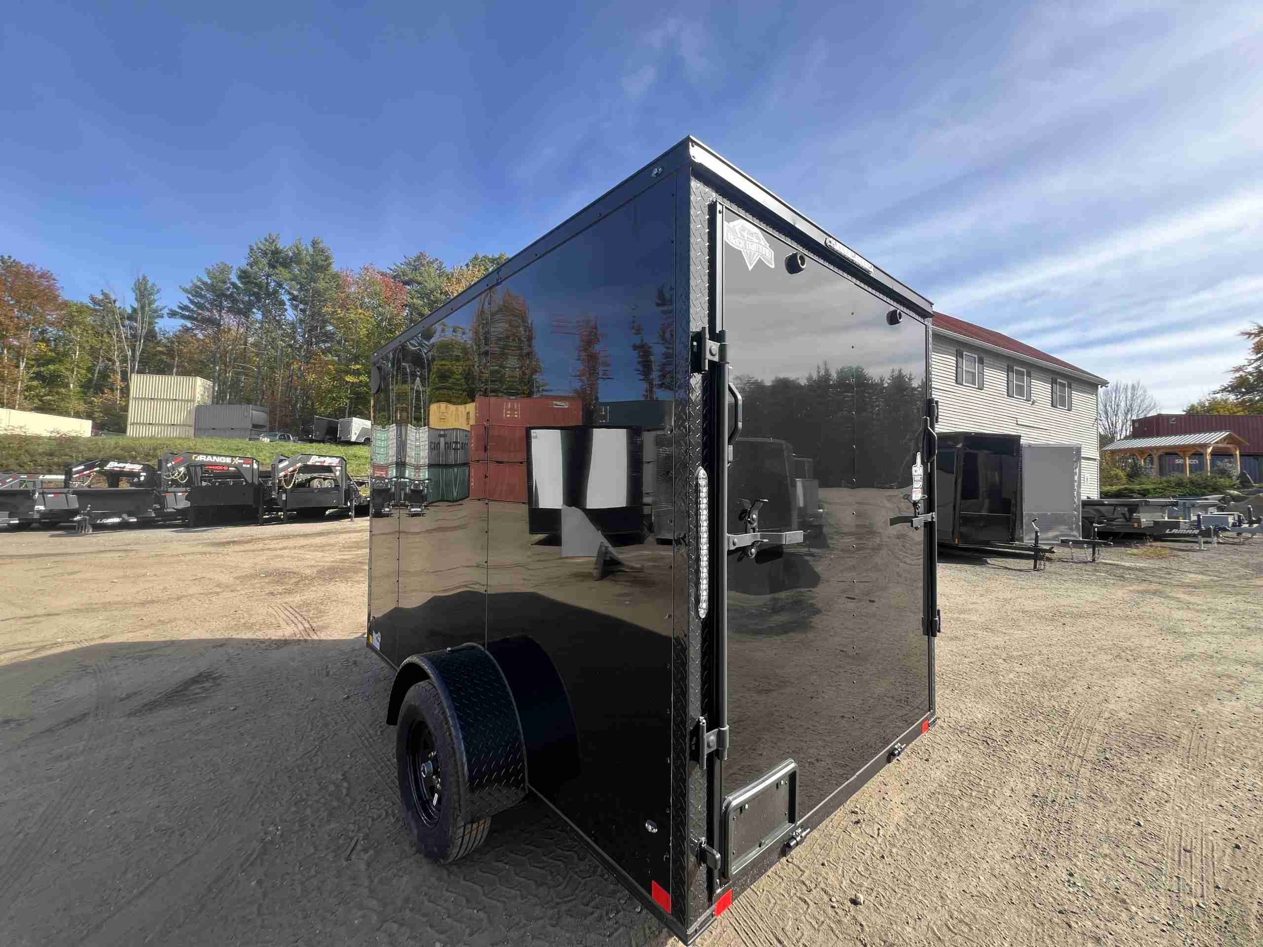 2027 DIAMOND CARGO 6X10 BLACK OUT PACKAGE W/ EXTRA HEIGHT - Image 6