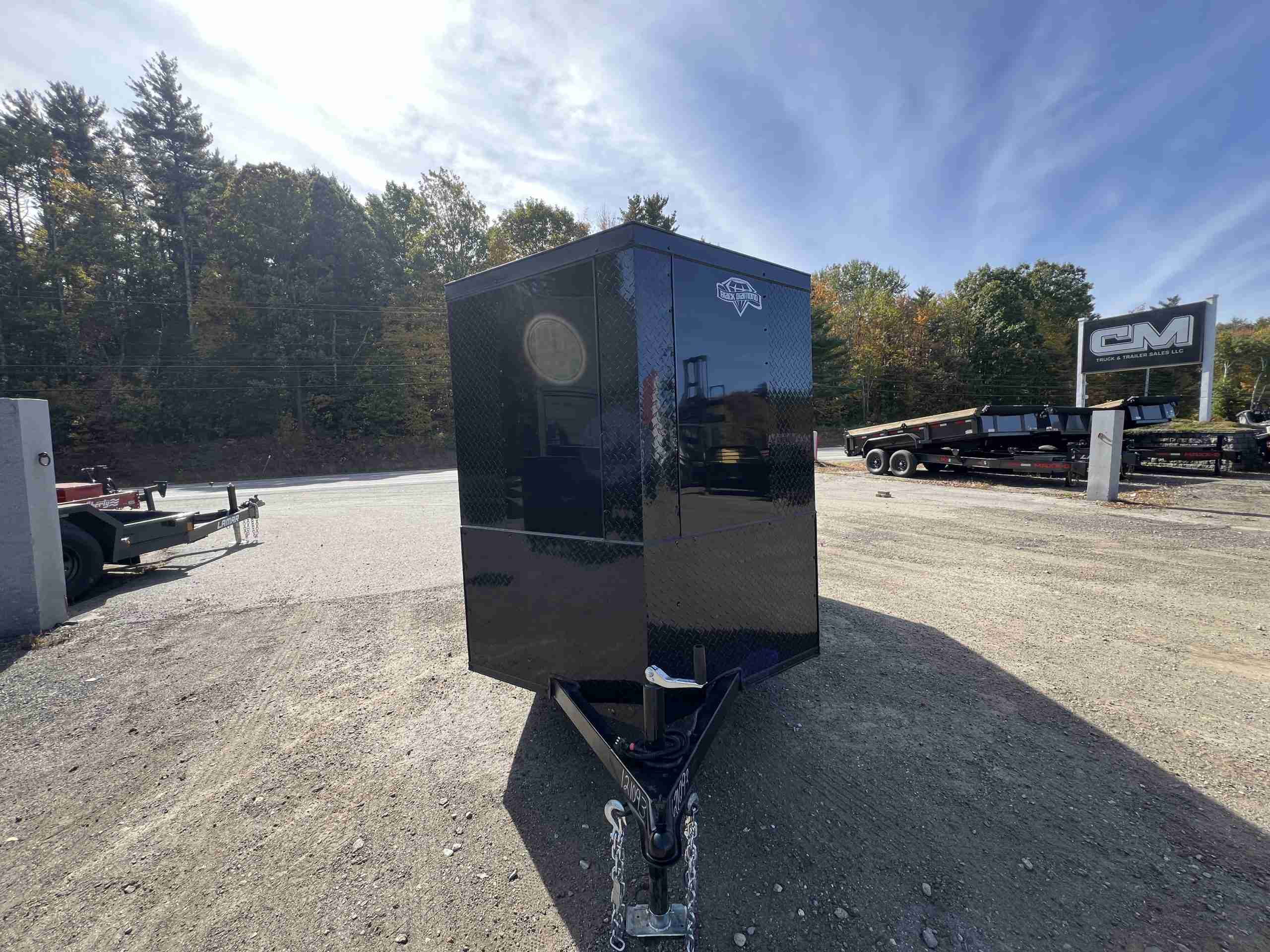 2027 DIAMOND Cargo 5X10 BLACKOUT PKG Enclosed Trailer - Image 9