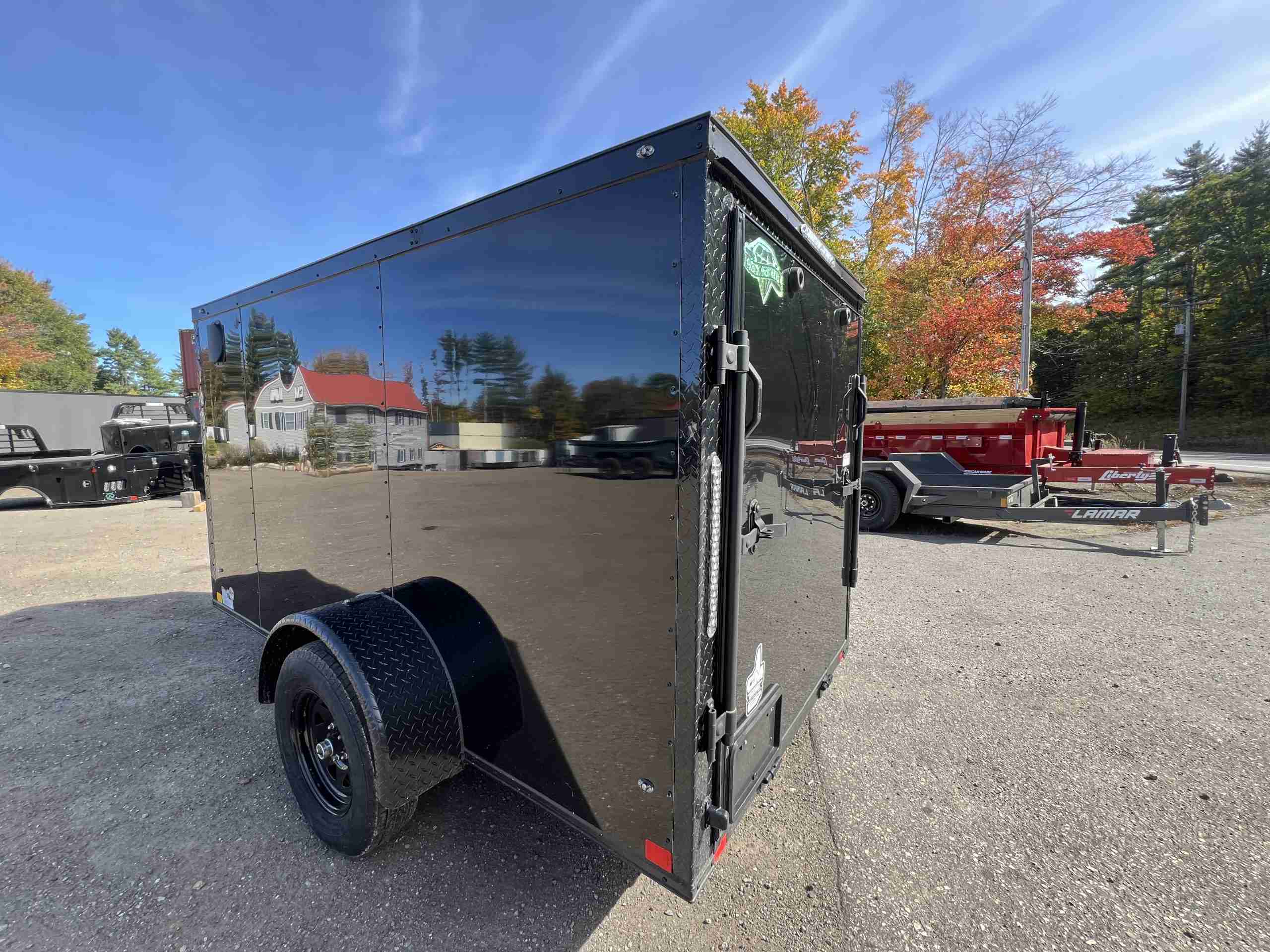 2027 DIAMOND Cargo 5X10 BLACKOUT PKG Enclosed Trailer - Image 6