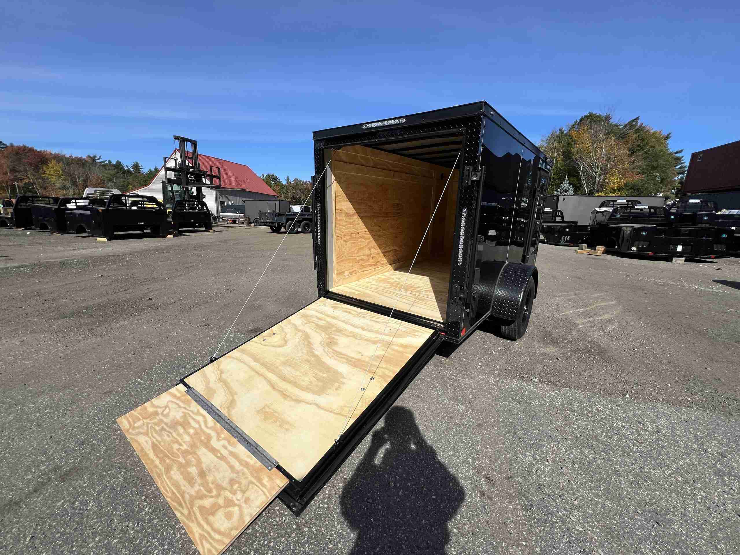 2027 DIAMOND Cargo 5X10 BLACKOUT PKG Enclosed Trailer - Image 10